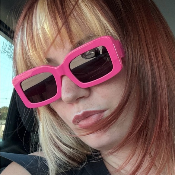 💞✌️Posh is Love & Friendship.✌️💞
&&&&& incredible shopping. 🛍️💋👠🕶️👗 - Picture 2 of 4